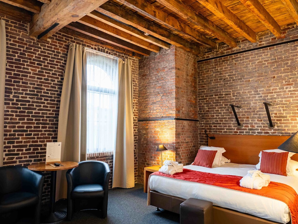 Deluxe Double or Twin Room, Canal View photo 1