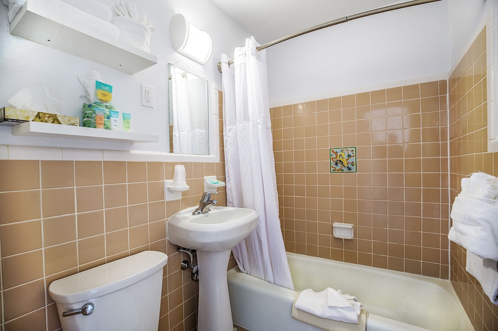 Family Suite, 1 Bedroom, Kitchenette, Partial Ocean View photo 2