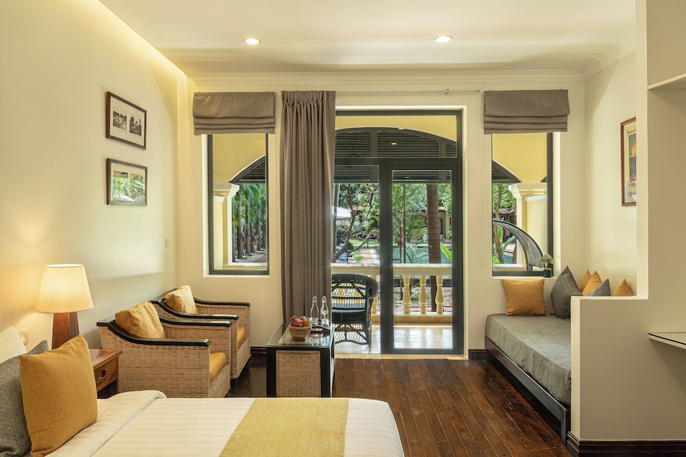 Deluxe Double with Pool View photo 1