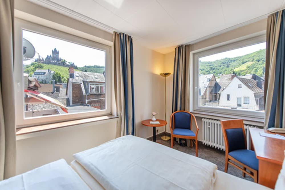 Double or Twin Room, City View photo 2