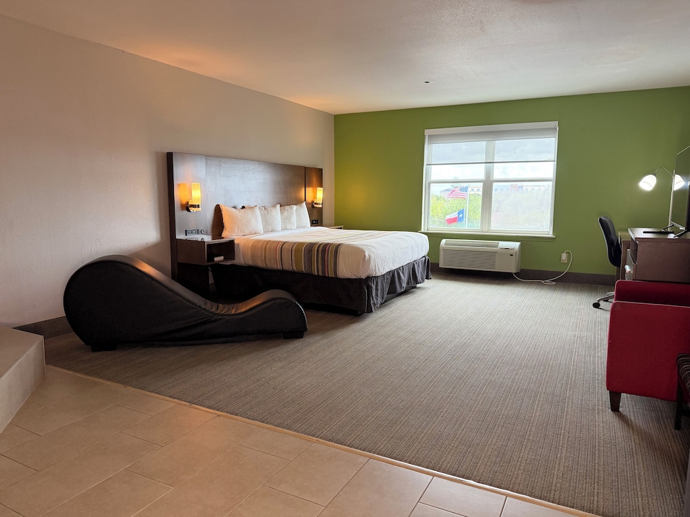 Suite, 1 King Bed, Non Smoking, Jetted Tub - Photo 1