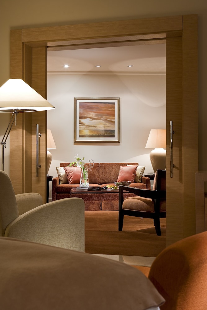 Junior Suite, 1 King Bed (Partial Nile View)