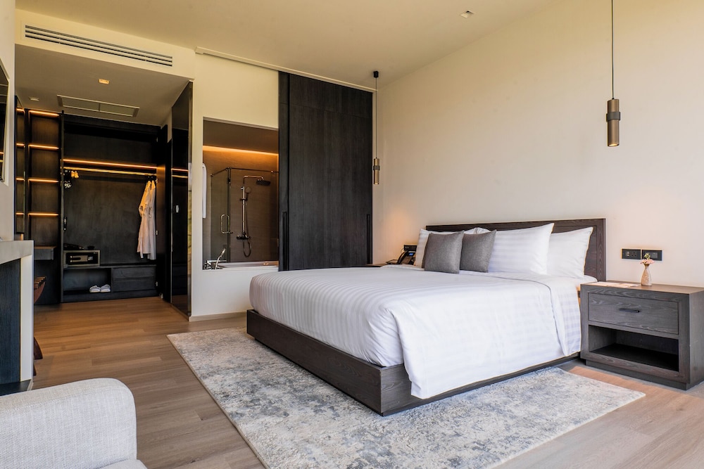 Suite with Bathtub - Photo 1
