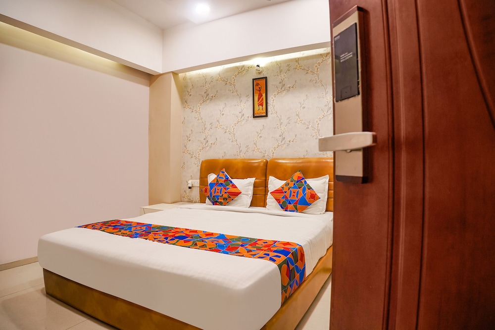 Deluxe Room - Photo 2