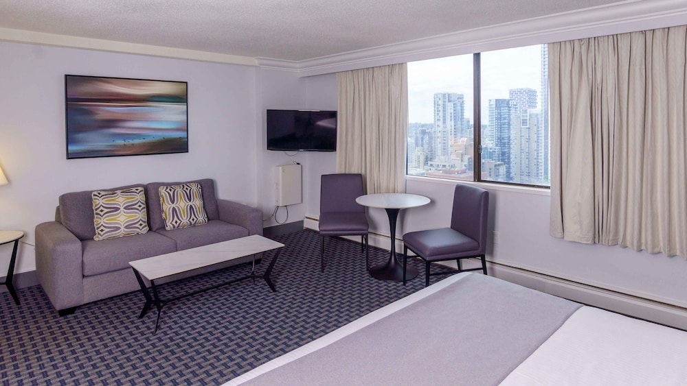 Premium Studio, 1 King Bed, City View - Photo 11
