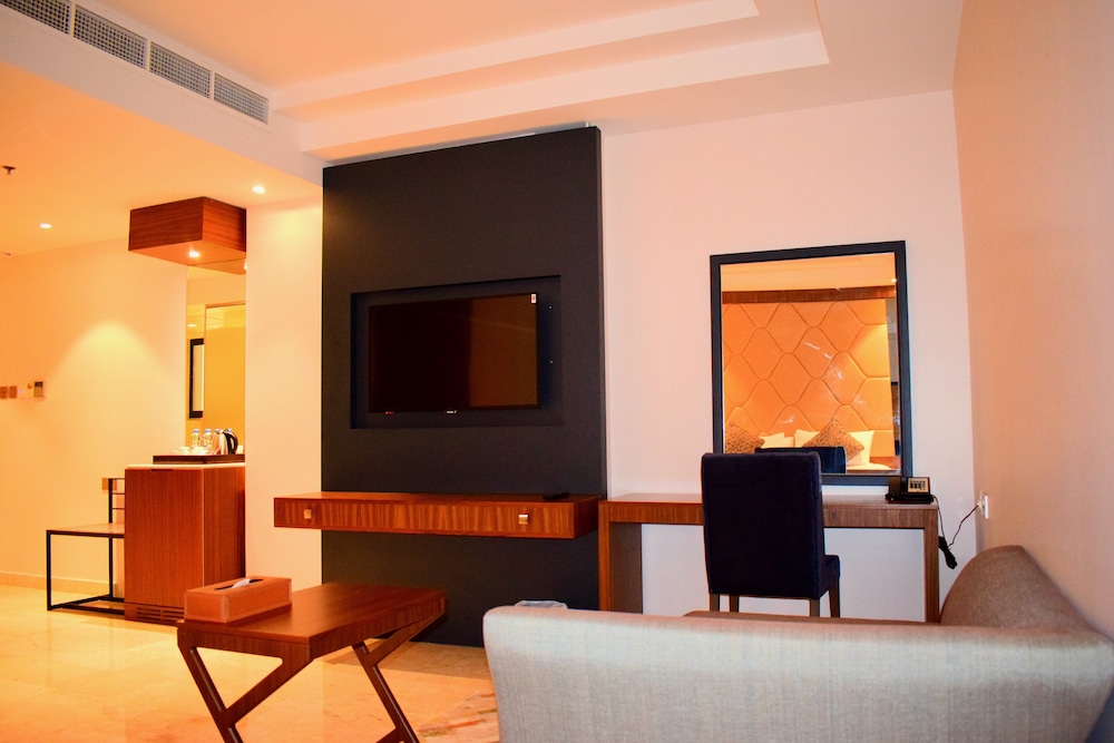 Standard Room, 1 King Bed, Non Smoking (Aircondition) - Photo 3