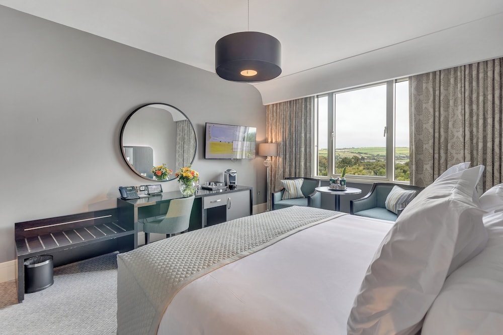 Deluxe Room, 1 King Bed photo 3