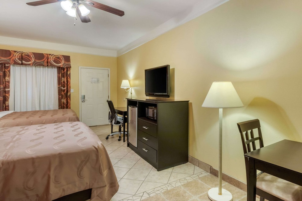 Room, 2 Queen Beds, Accessible, Non Smoking (Efficiency) - Photo 3