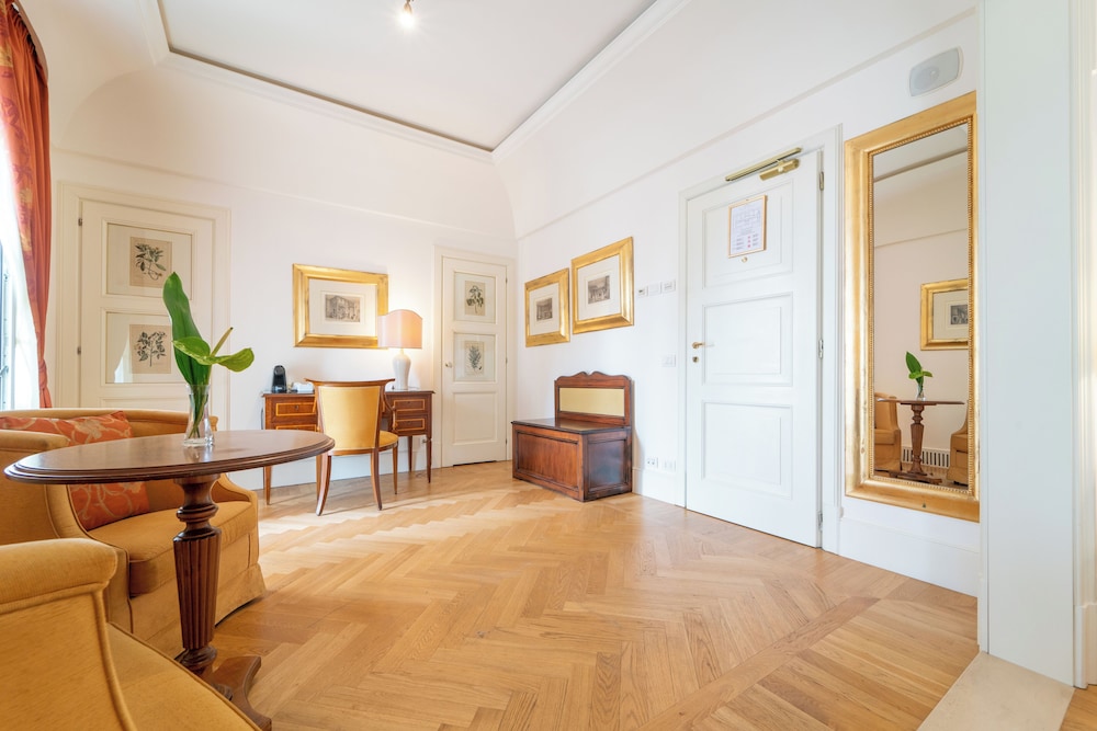 Luxury Suite, 2 Bathrooms, Park View - Photo 7