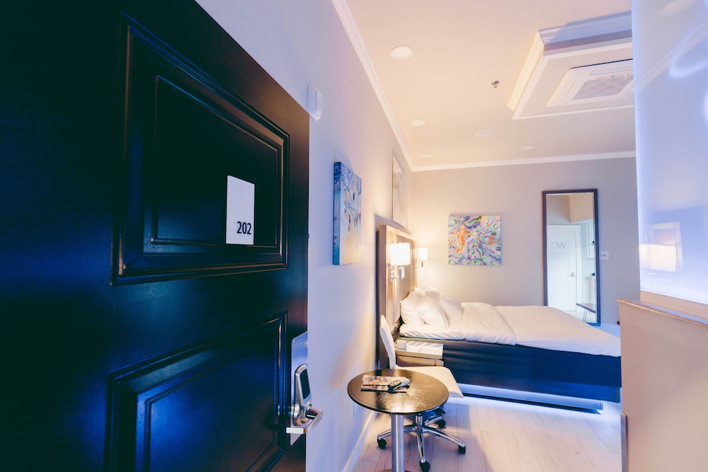 Family Studio Suite (No Elevator Access)