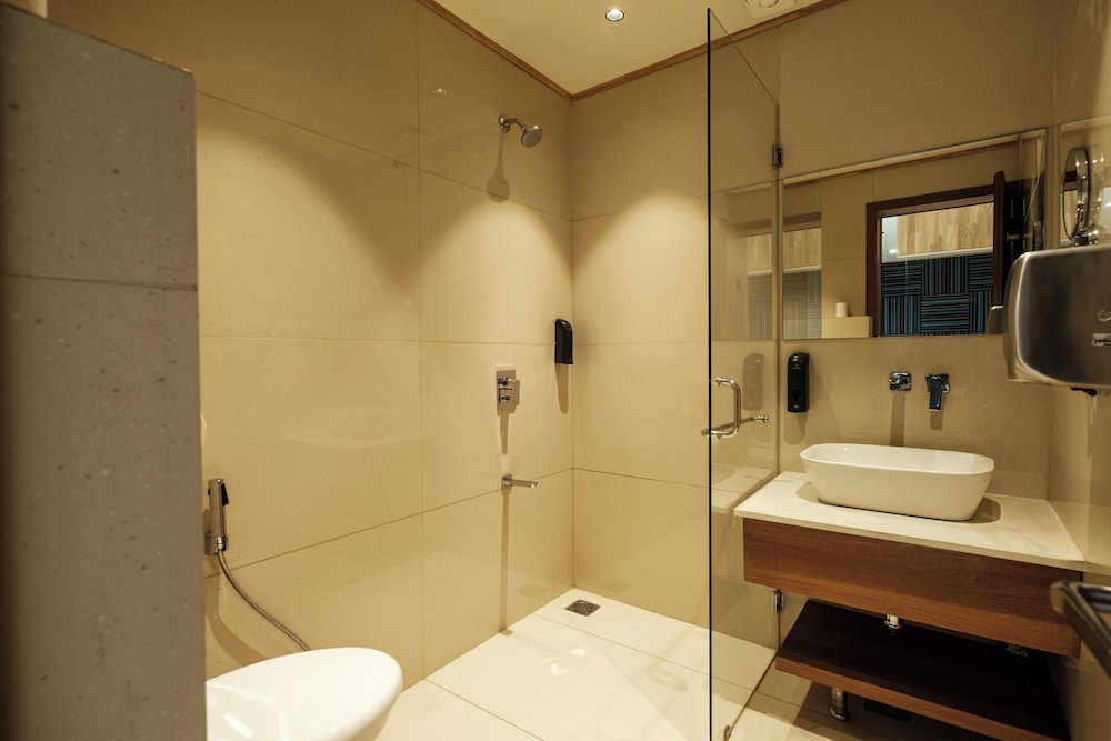 Urban Corner Room - Photo 16