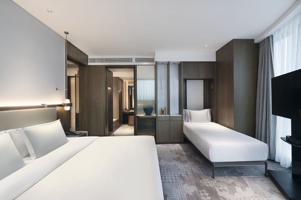 Deluxe Suite Family  Room - Photo 1
