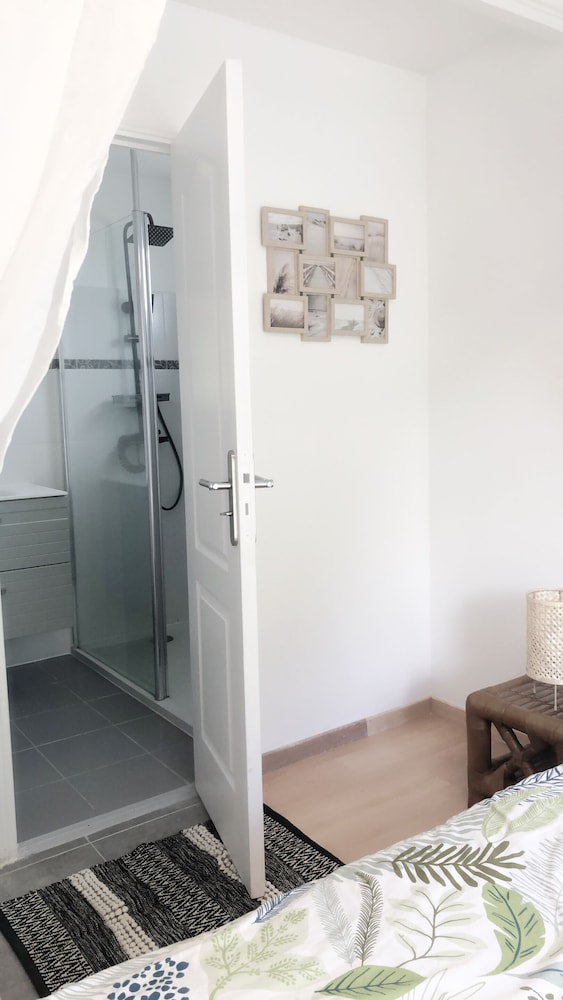 Superior Double Room, Ensuite, River View (Chambre Zen) photo 3