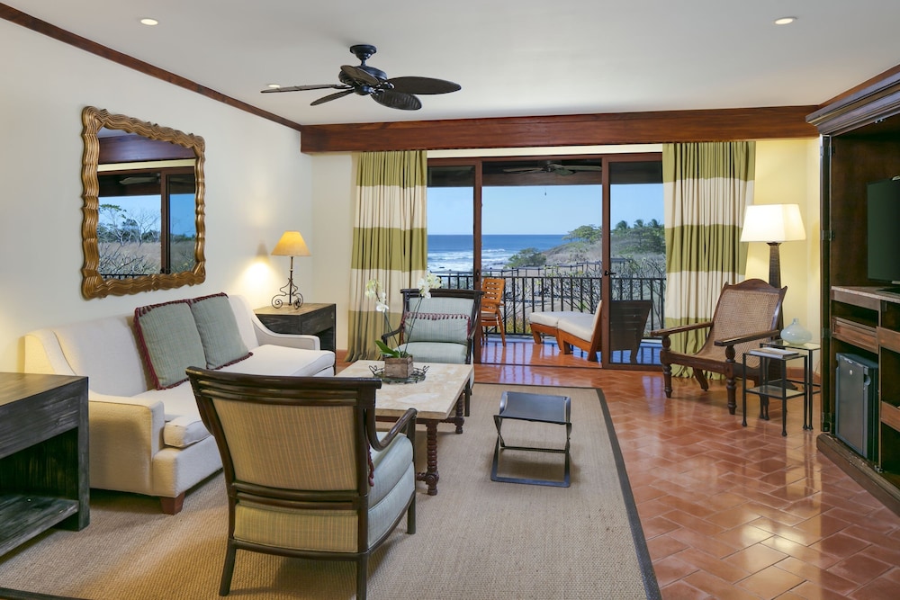 Suite, 1 Bedroom, Balcony (Oceanfront) - Photo 3