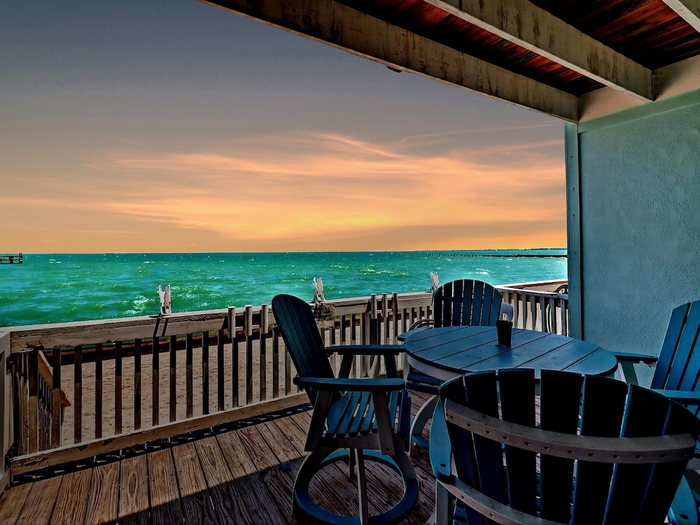 Condo, 2 Bedrooms