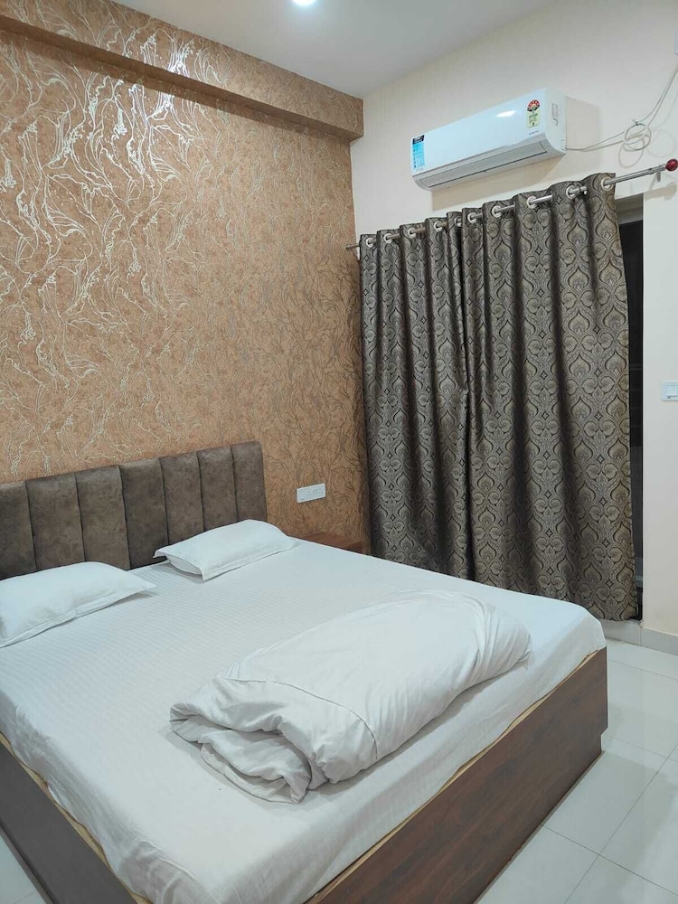 Premium Double Room, 1 Queen Bed, Balcony, City View