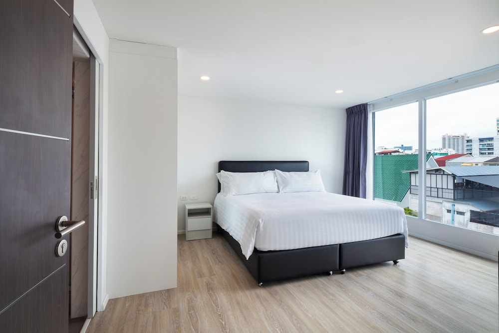 Luxury One Bed Room Suite - Photo 1