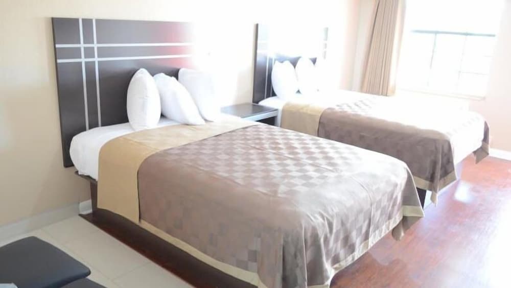 Double Room, 2 Queen Beds, Smoking photo 1