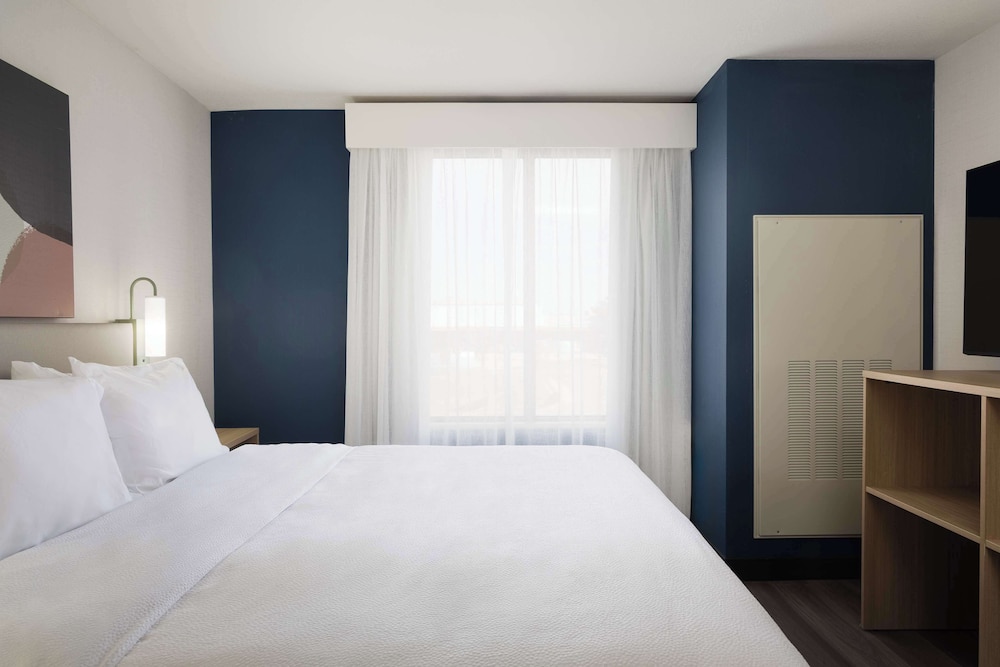 Suite, 1 King Bed - Photo 1