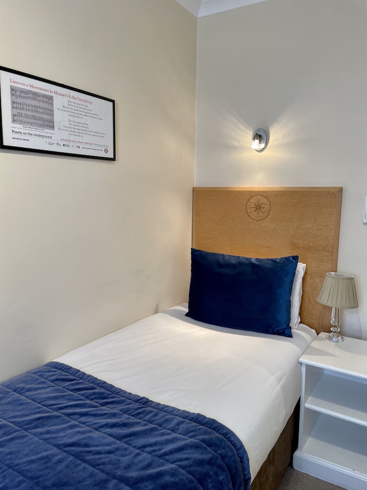 Standard Single Room, Ensuite photo 2