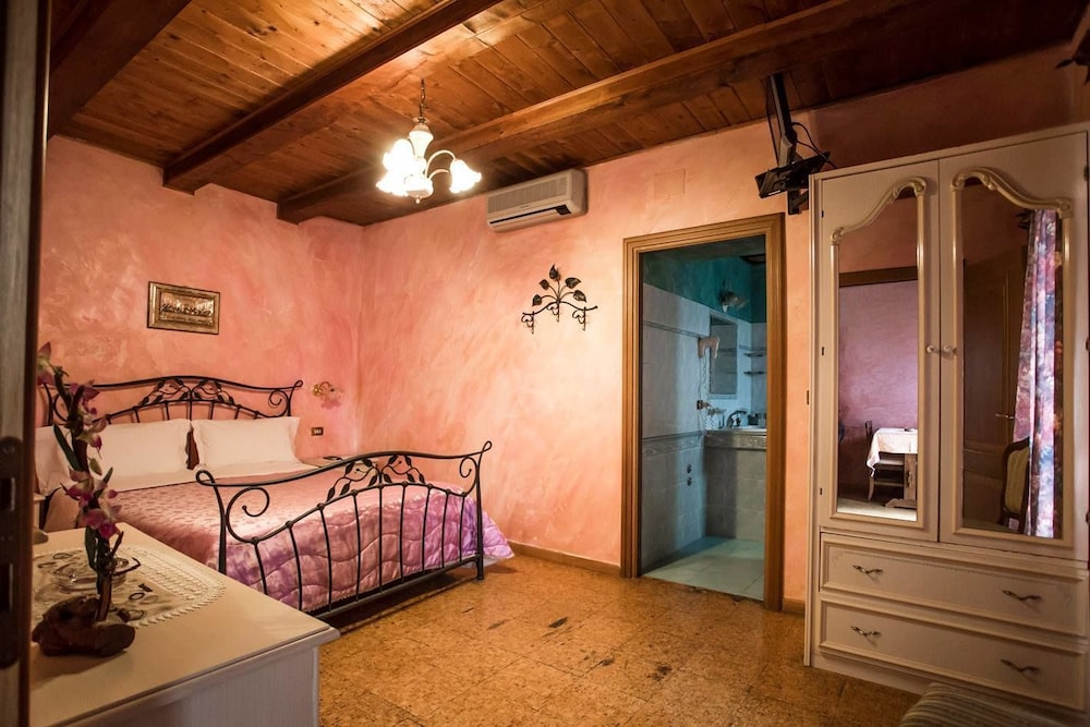 Quadruple Room, Kitchenette photo 1