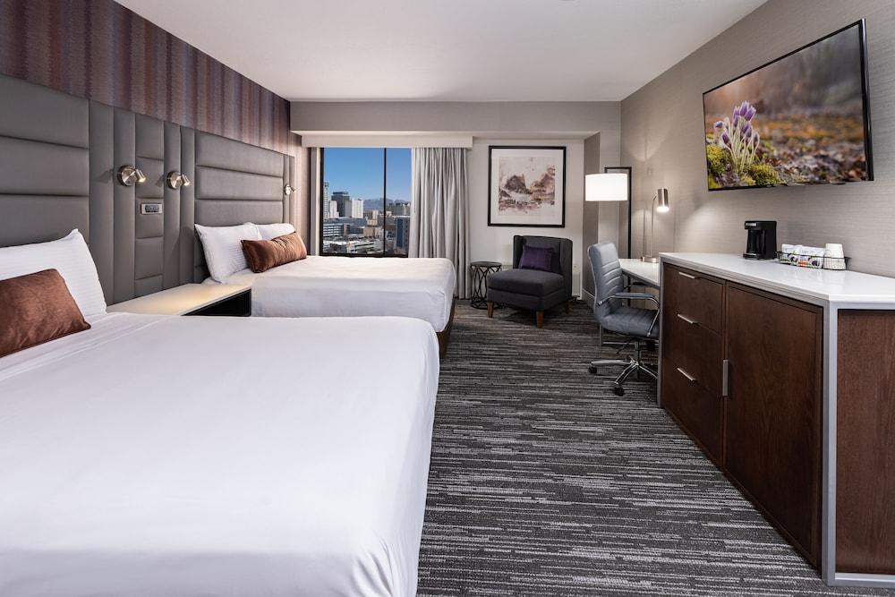 Birch Tower Room, 2 Queen Beds, Mountain View - Photo 1