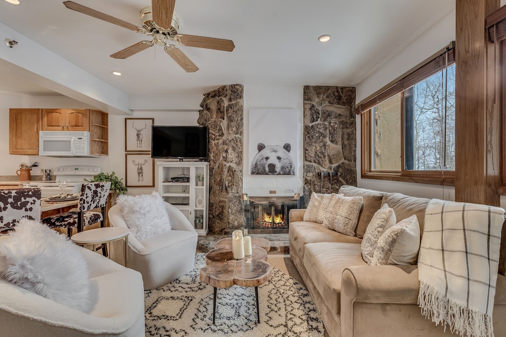 Premier Studio (Unit 304)