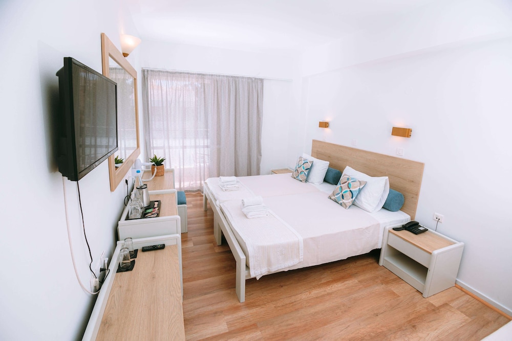 Twin Room, Courtyard View