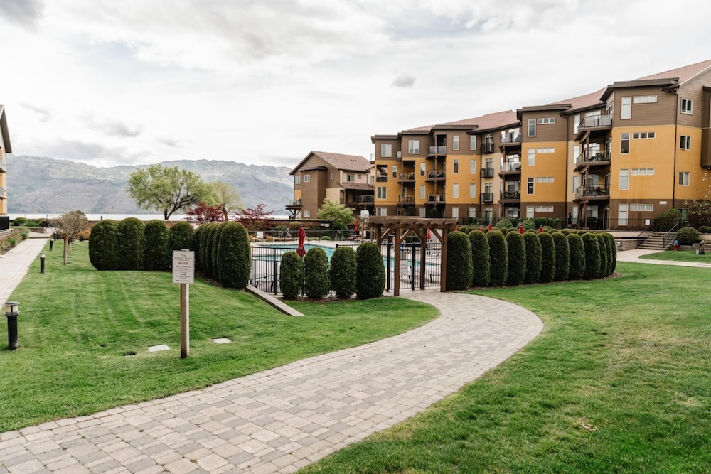 Lakefront Beachfront top Floor Condo w Pool, Billede 23