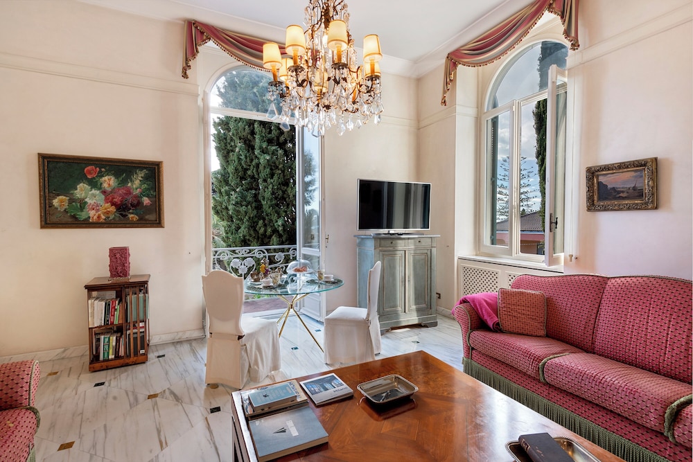 Honeymoon Apartment, 3 Bedrooms, 2 Bathrooms (Luxury Apartment In Villa Cava)