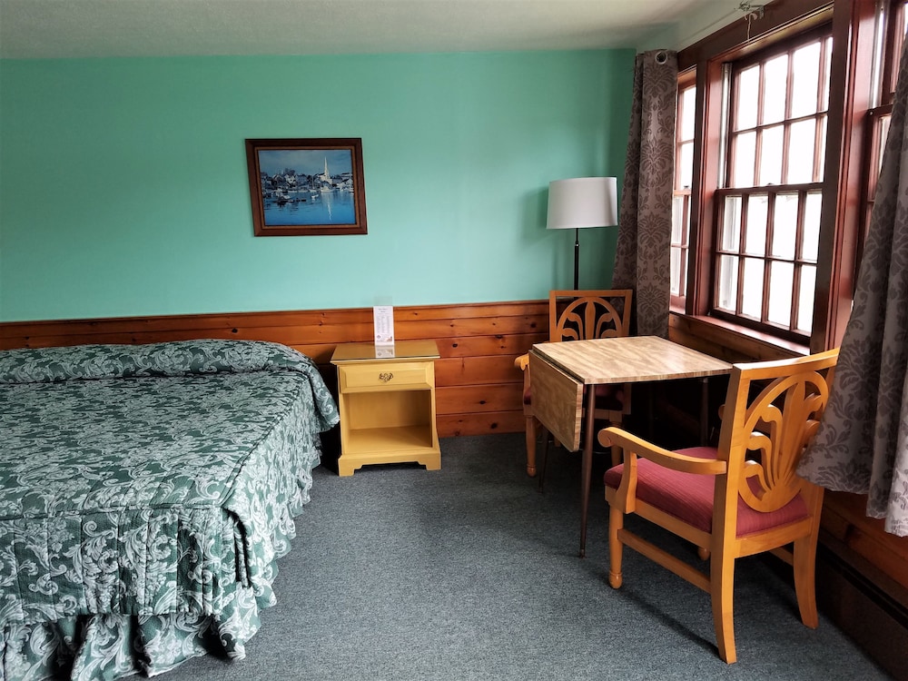 Standard Room, 1 King Bed photo 3