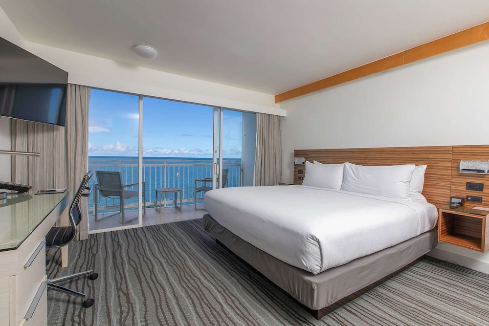 Junior Suite, 1 King Bed, Non Smoking, Oceanfront - Photo 3