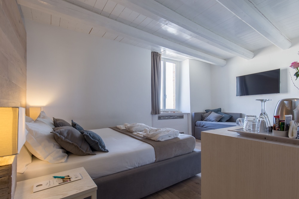 Deluxe Room, Sea View (Palazzo D'Avalos) photo 3