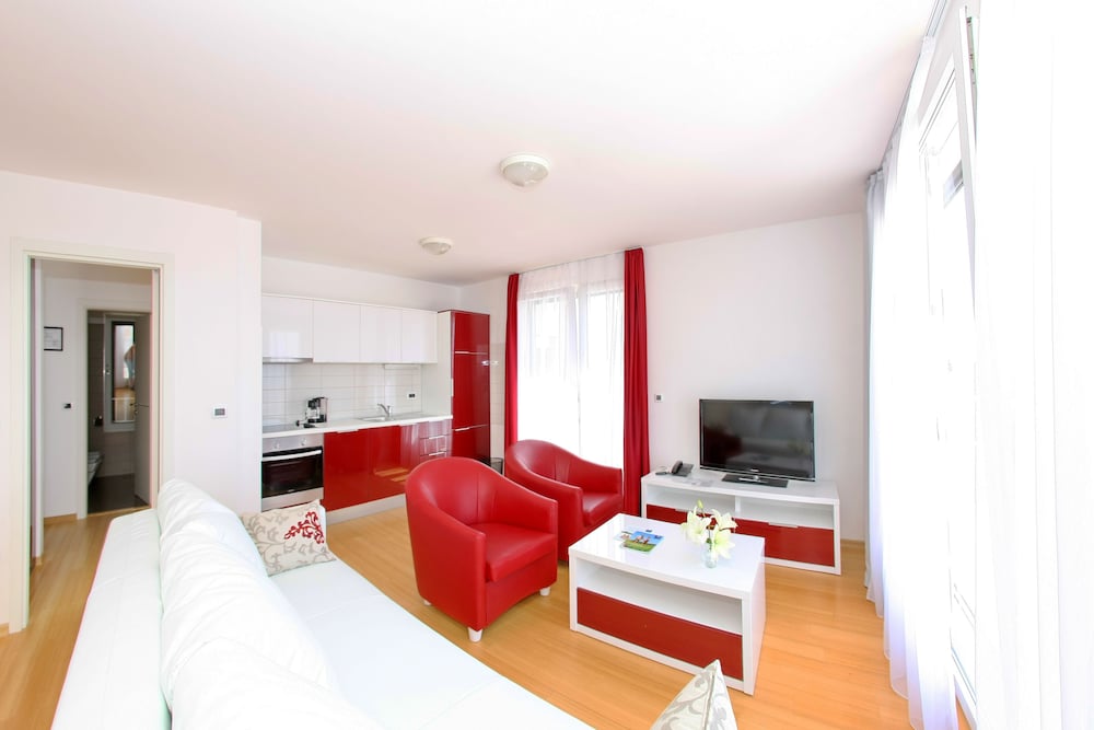 Comfort Apartment, 2 Bedrooms, Terrace photo 2