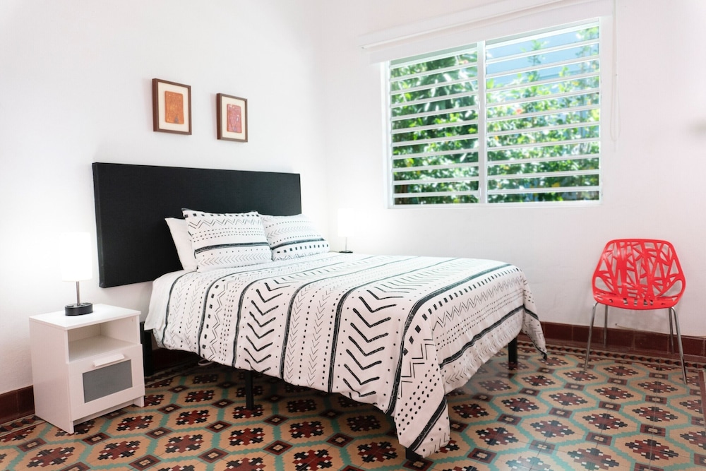 Room, 1 Queen Bed (Suite 1 )