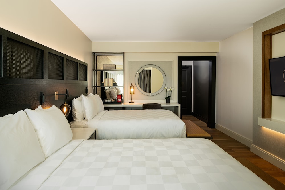 Deluxe Double Room, 2 Queen Beds - Photo 5