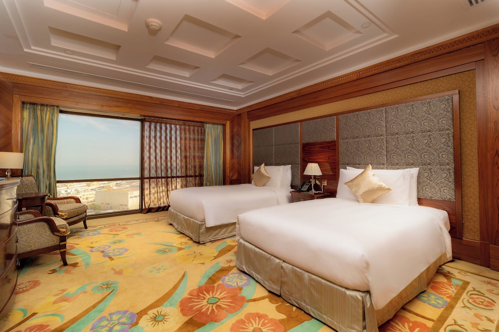 Suite, 2 Bedrooms, Club Lounge Access, Sea View (Jetted Tub, Club Lounge Access) photo 2