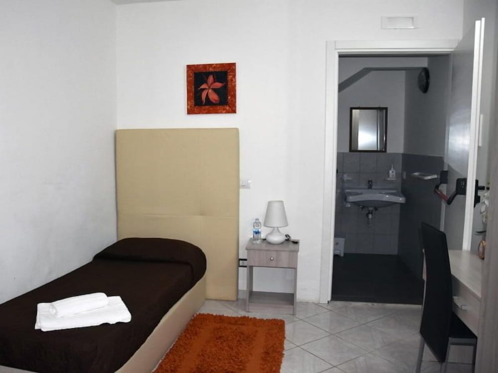 Single Room photo 1