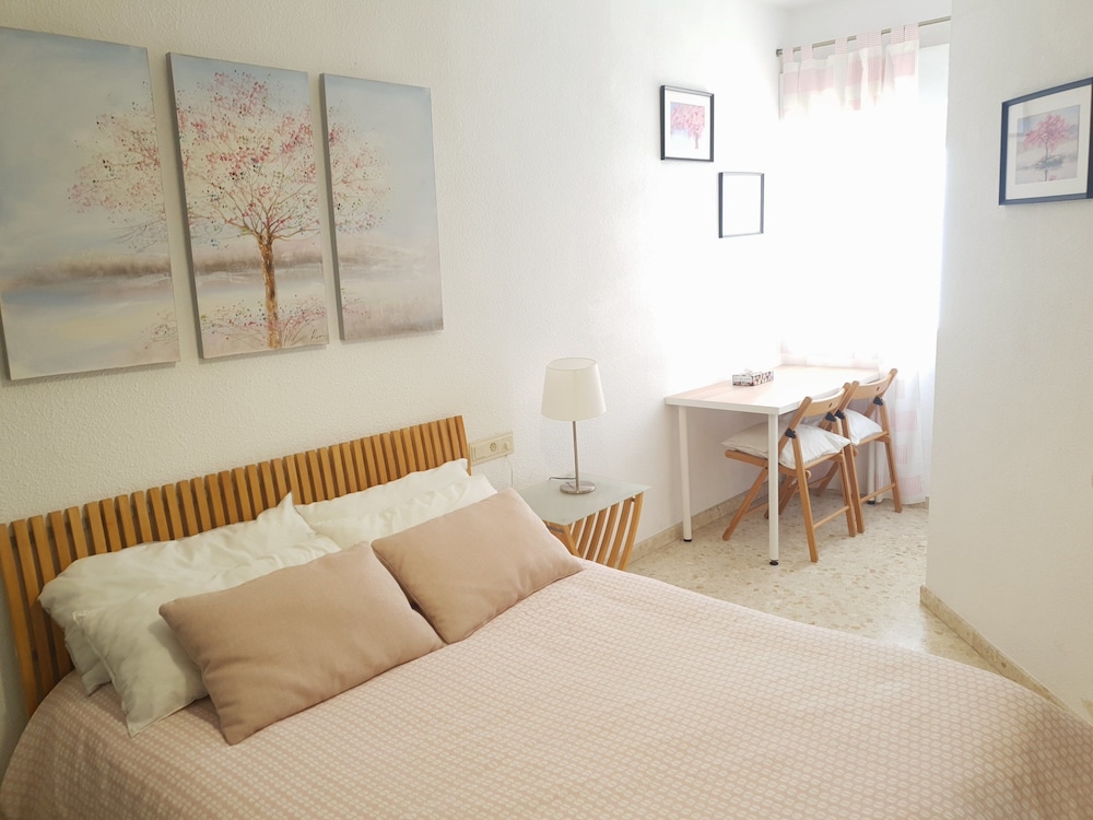Apartamento, 1 habitación, con vista al patio.