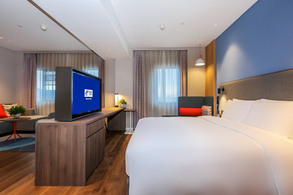 Suite, 1 King Bed - Photo 1