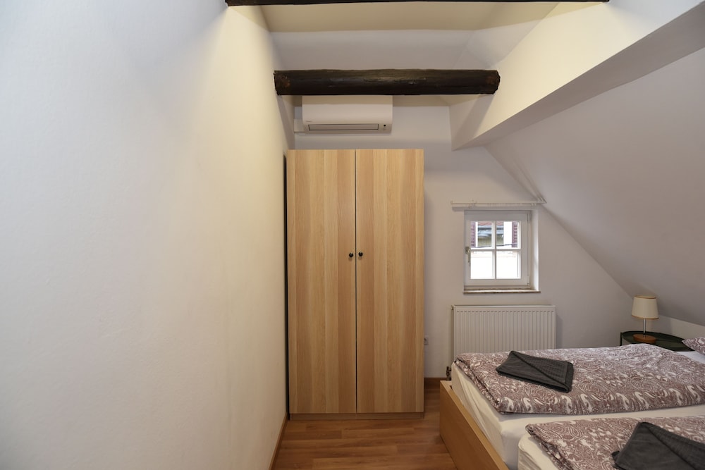 Studio Suite, 1 Queen Bed, Non Smoking, Kitchen photo 3