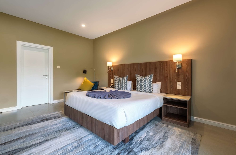 Deluxe Room, 1 Queen Bed, Non Smoking photo 2
