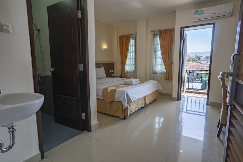 Deluxe Double or Twin Room - Photo 9