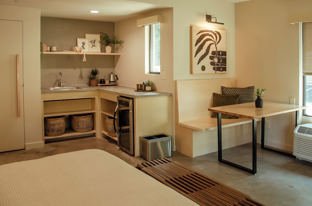 Elwood Suite