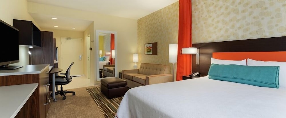 Studio, 1 King Bed, Accessible, Bathtub photo 2