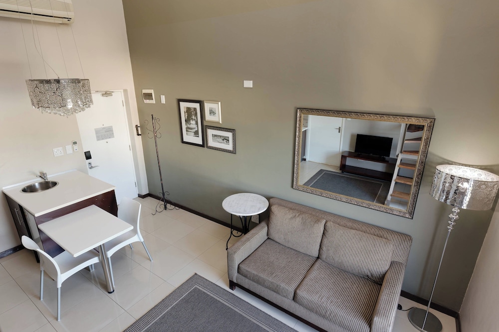 Loft, 2 Bedrooms - Photo 1