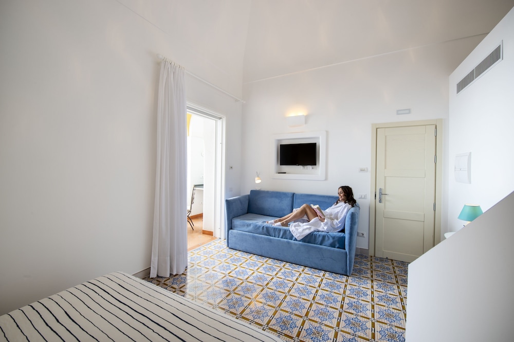 Junior Studio Suite, 1 Bedroom, Terrace, Sea View (Elite) photo 3