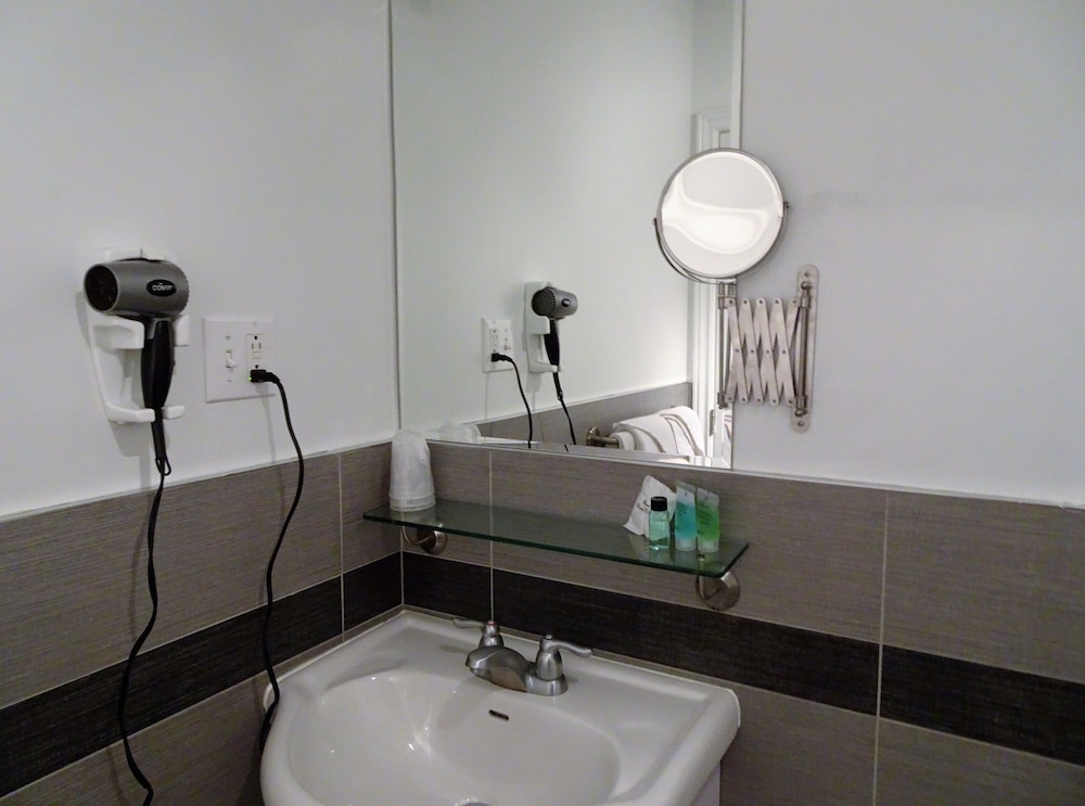 Standard Room, 1 Double Bed, Private Bathroom - Photo 7