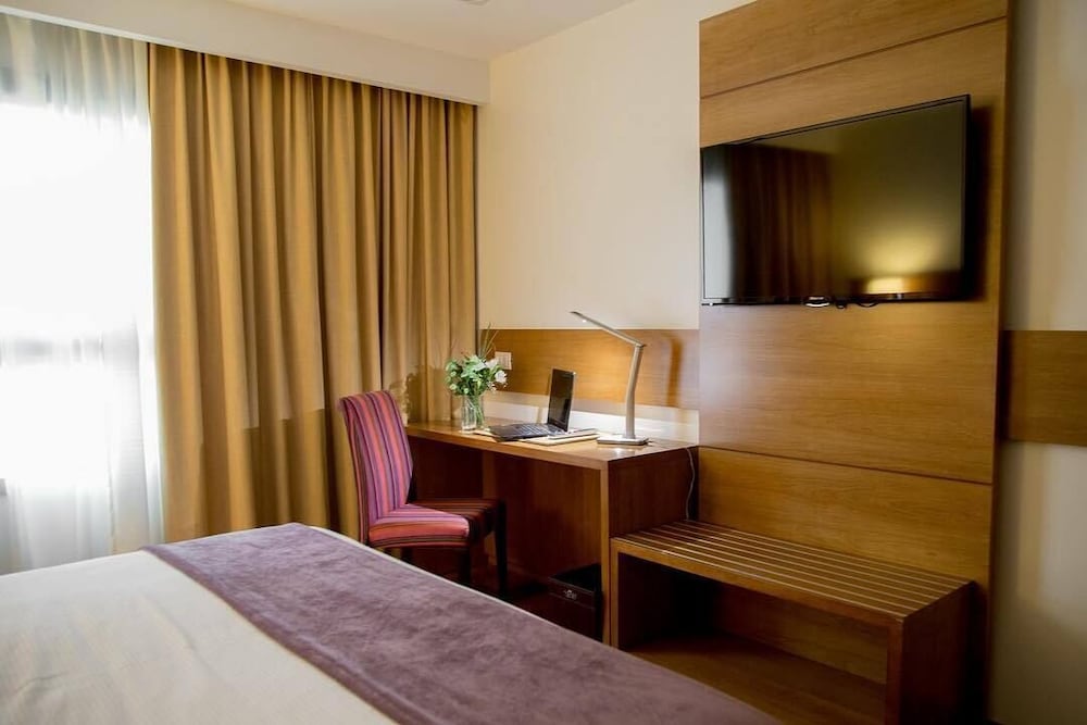 Standard Double or Twin Room, Mountain View