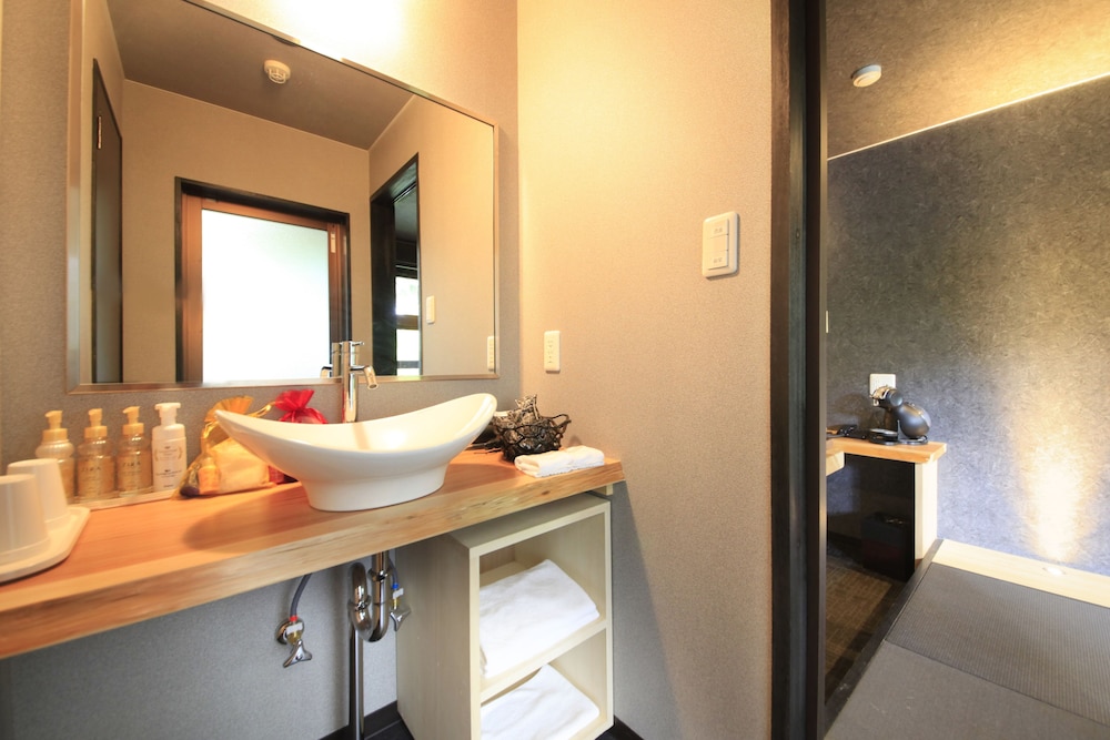 Twin Room, Private Bathroom